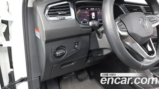 Volkswagen Tiguan Allspace 2023 — Photo 6/20