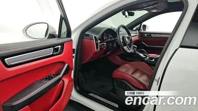 Porsche Cayenne 2023 — ფოტო 18/20