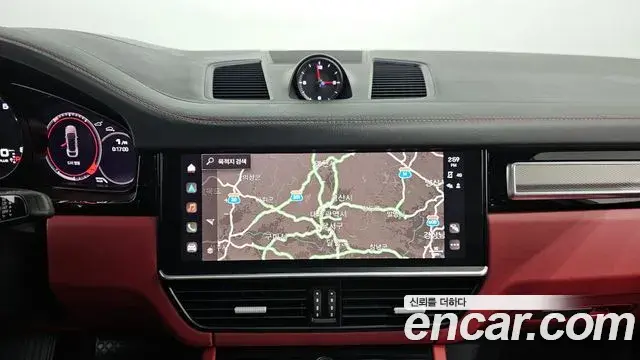 Porsche Cayenne 2023 — ფოტო 20/20