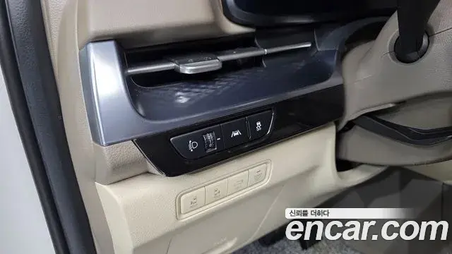 Kia Carnival 2023 — ფოტო 4/20