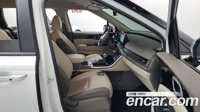 Kia Carnival 2022 — ფოტო 4/20