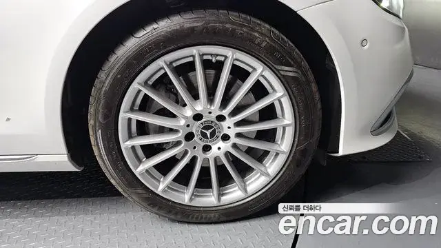 Mercedes-Benz E-Class 2023 — Фото 4/20