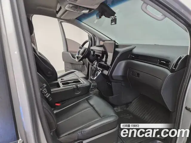 Hyundai Staria 2023 — Фото 17/20