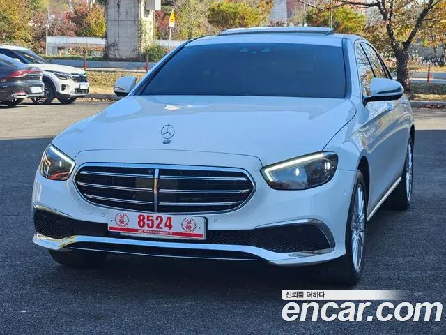 Mercedes-Benz E-Class 2022 — ფოტო 16/20