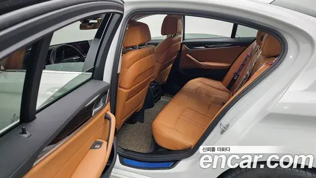 BMW 5 Series 2021 — ფოტო 14/20