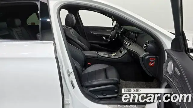 Mercedes-Benz E-Class 2021 — ფოტო 20/20
