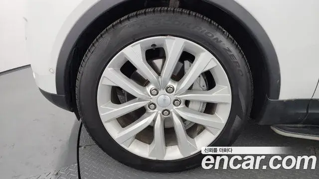Land Rover Discovery 5 2021 — Photo 5/20