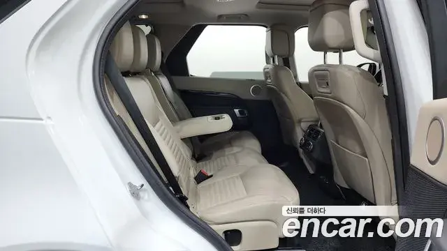 Land Rover Discovery 5 2021 — Photo 12/20
