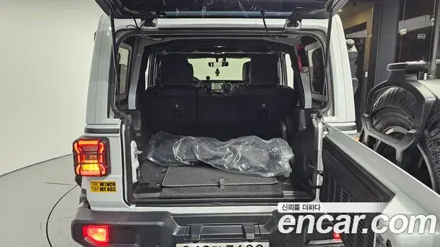 Jeep Wrangler 2021 — Şəkil 6/20