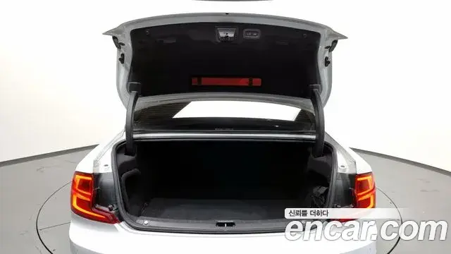 Volvo S90 2020 — Photo 10/20