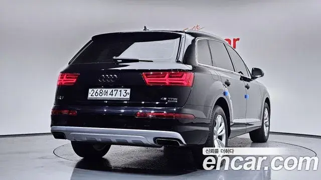 Audi Q7 2019 — Photo 10/20