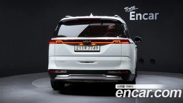 Kia Carnival 2022 — ფოტო 5/20