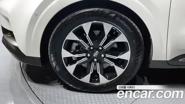 Kia Carnival 2022 — ფოტო 18/20