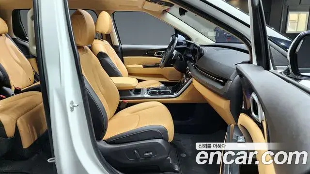 Kia Carnival 2022 — ფოტო 4/20