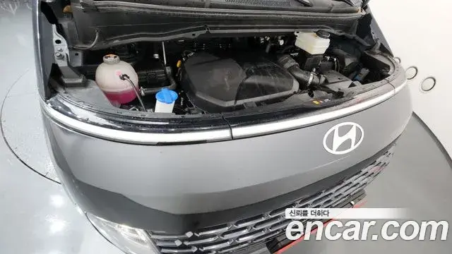 Hyundai Staria 2023 — Photo 4/20