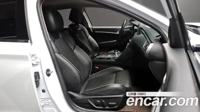 Genesis G70 2018 — Photo 14/20