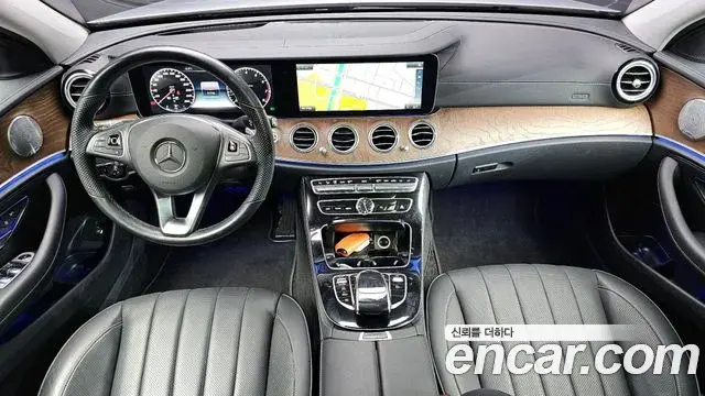 Mercedes-Benz E-Class 2018 — Photo 11/20