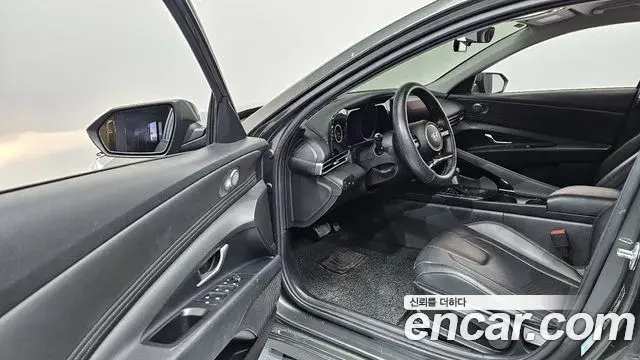 Hyundai The New Avante Hybrid 2023 — Photo 17/20
