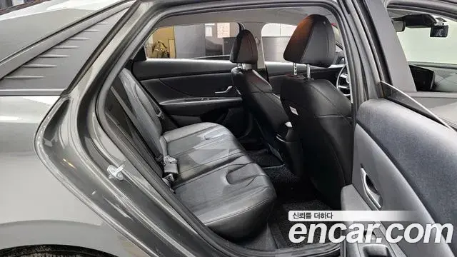 Hyundai The New Avante Hybrid 2023 — Photo 18/20