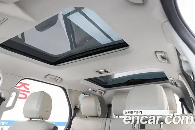 Land Rover Discovery 5 2019 — Şəkil 8/18