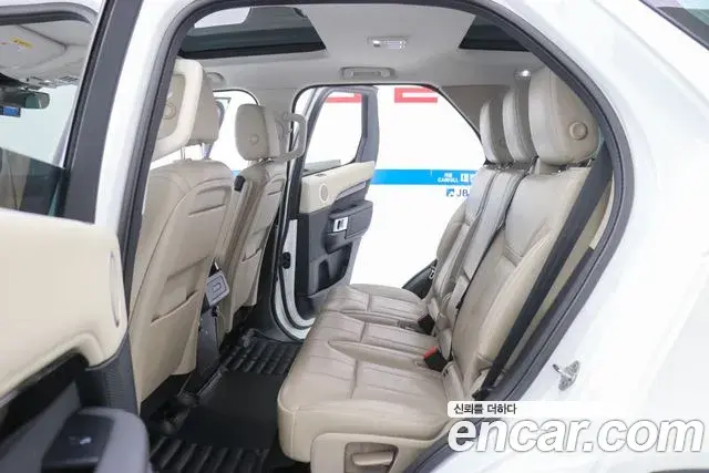 Land Rover Discovery 5 2019 — Şəkil 16/18