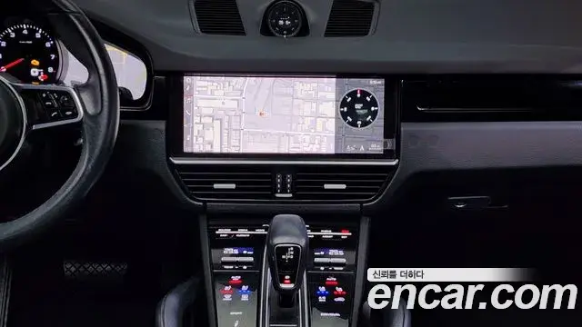Porsche Cayenne 2021 — Photo 17/20