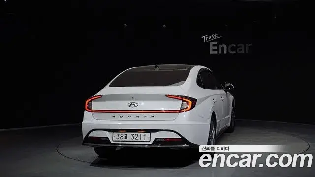 Hyundai Sonata Hybrid 2019 — Photo 3/20