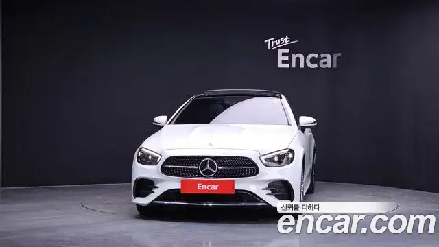 Mercedes-Benz E-Class 2022 — Photo 16/20