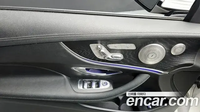 Mercedes-Benz E-Class 2022 — Photo 20/20