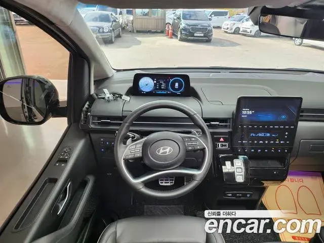 Hyundai Staria 2025 — Photo 18/20
