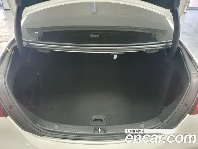 Mercedes-Benz E-Class 2023 — ფოტო 2/17