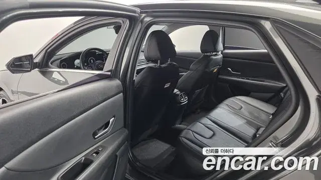 Hyundai The New Avante Hybrid 2021 — Photo 6/20
