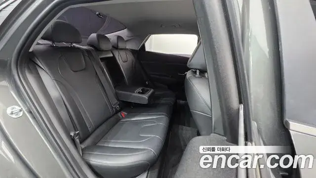 Hyundai The New Avante Hybrid 2021 — Photo 1/20