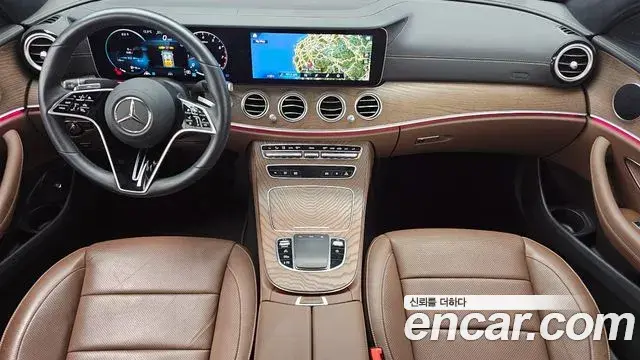 Mercedes-Benz E-Class 2022 — Photo 6/20