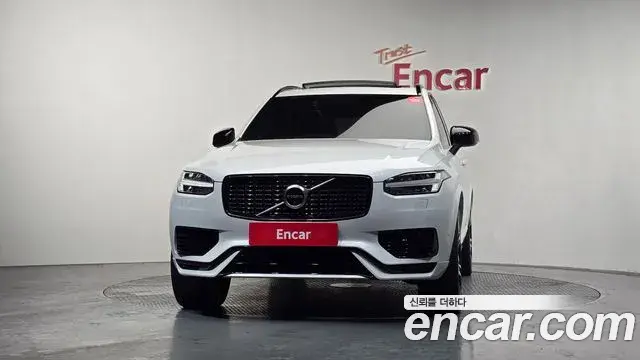 Volvo XC90 2020 — ფოტო 18/20
