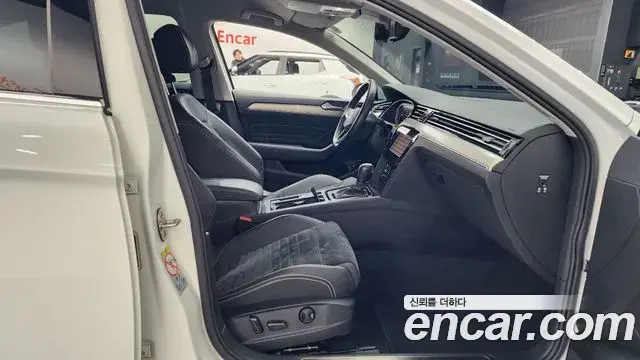 Volkswagen Passat GT 2021 — Photo 10/20