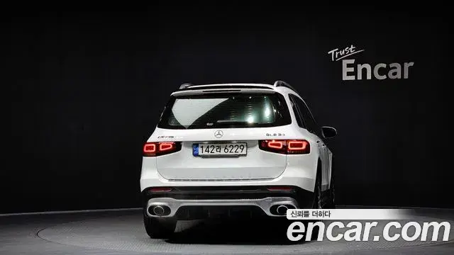 Mercedes-Benz GLB-Class 2021 — Şəkil 16/20