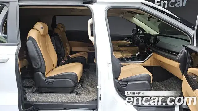 Kia Carnival 2021 — Фото 11/20