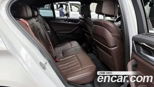 BMW 5 Series 2022 — Photo 2/20