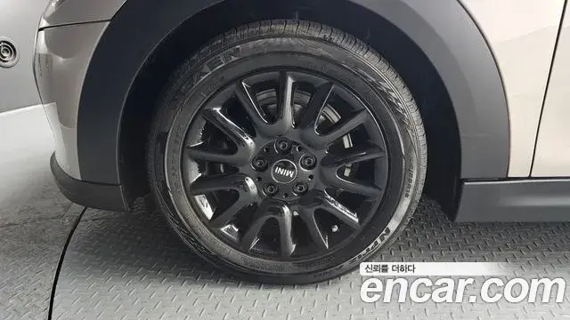 Mini Cooper 2021 — Photo 5/20