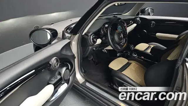 Mini Cooper 2021 — Photo 11/20