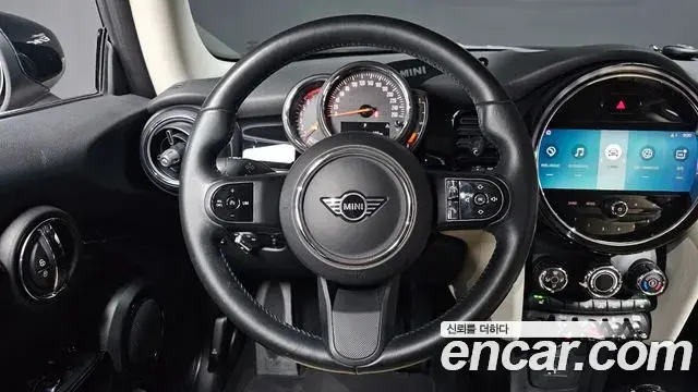 Mini Cooper 2021 — Photo 13/20