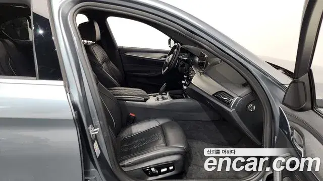 BMW 5 Series 2019 — Photo 2/20