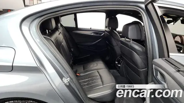 BMW 5 Series 2019 — Photo 13/20