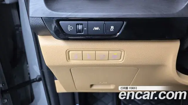 Kia Carnival 2023 — Фото 17/20