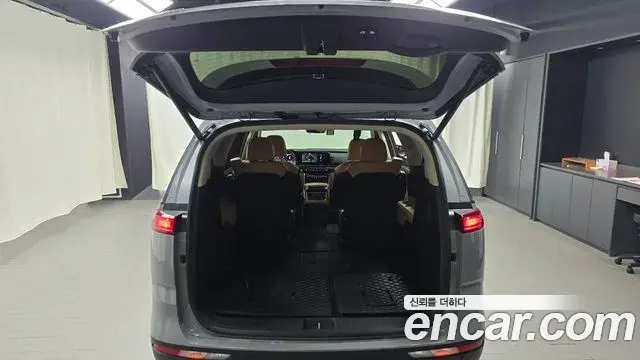 Kia Carnival 2023 — Фото 20/20
