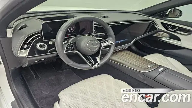 Mercedes-Benz E-Class 2024 — ფოტო 17/20