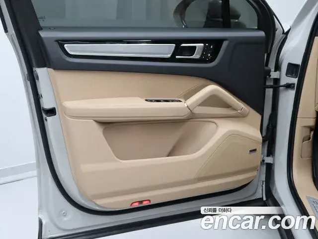 Porsche Cayenne 2023 — Photo 6/20