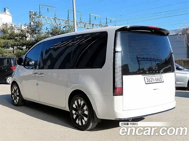 Hyundai Staria 2024 — Photo 13/20