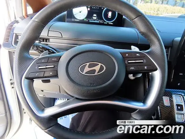 Hyundai Staria 2024 — Photo 1/20